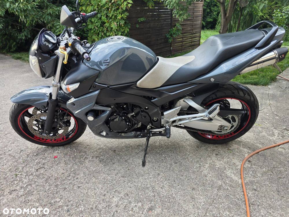 Suzuki GSR - 1