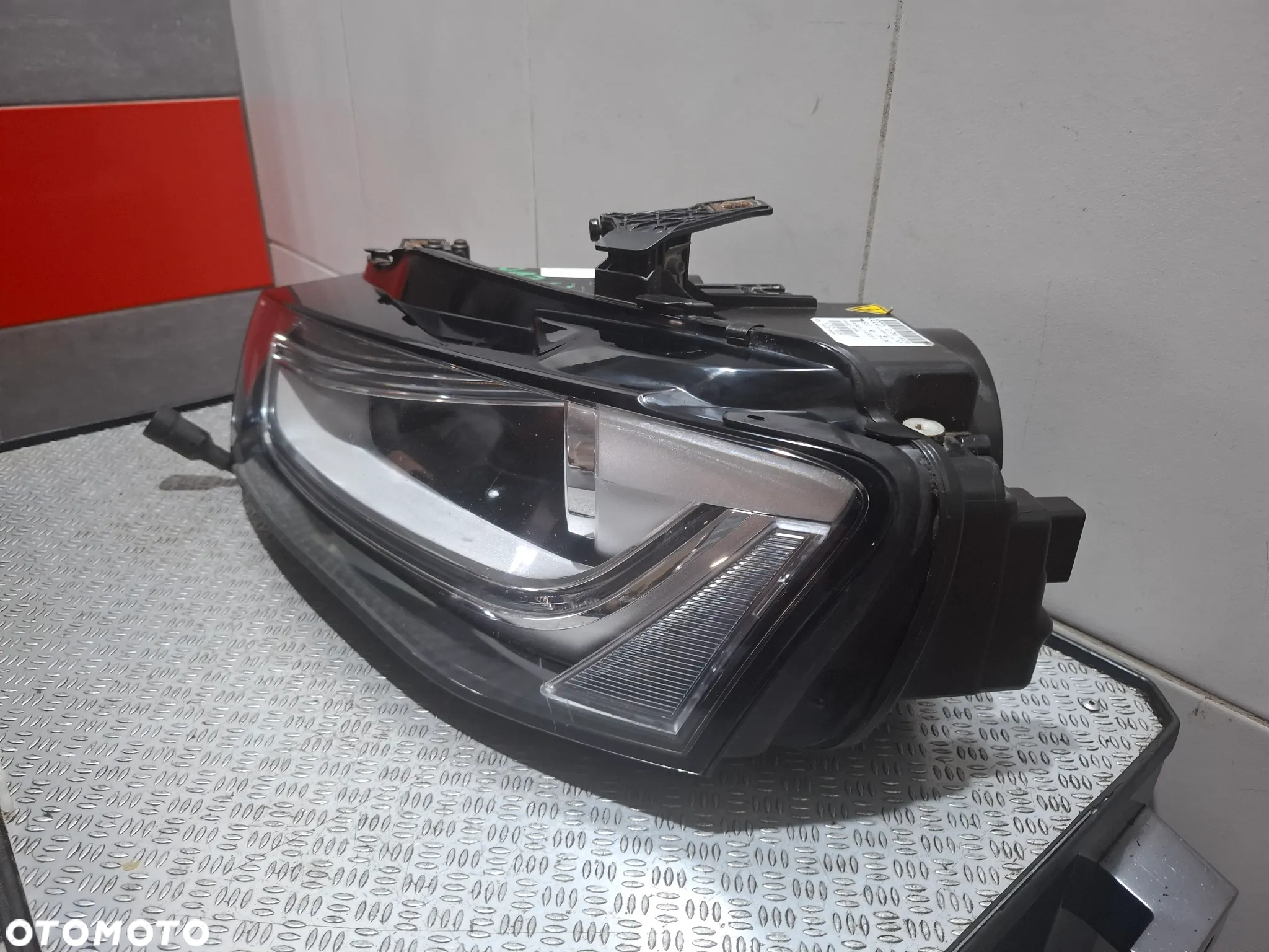Lampa lewy przód led xenon Audi A4 B8 lift 2013 rok nr 8K0941043D - 2