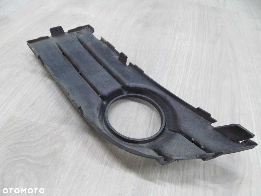 VOLVO C30 06-10 KRATKA ATRAPA HALOGENU ZDERZAKA PRAWA 30657196 - 7