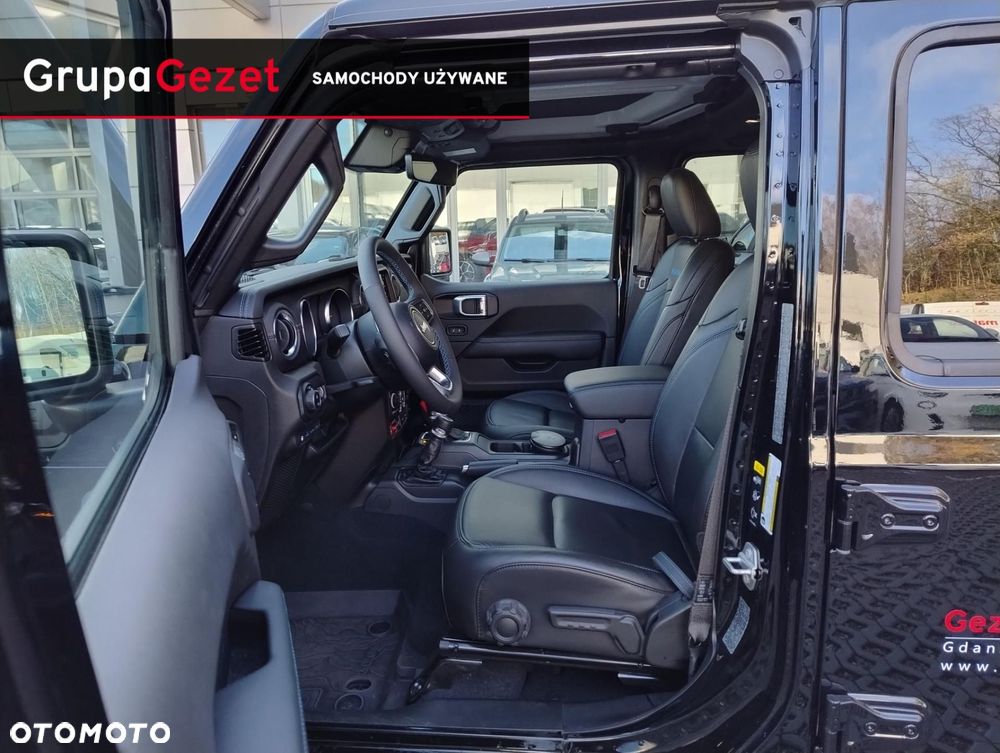 Jeep Wrangler - 11