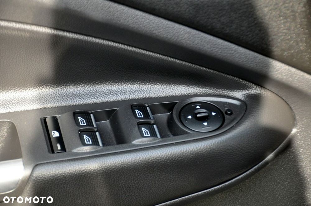 Ford Kuga - 36