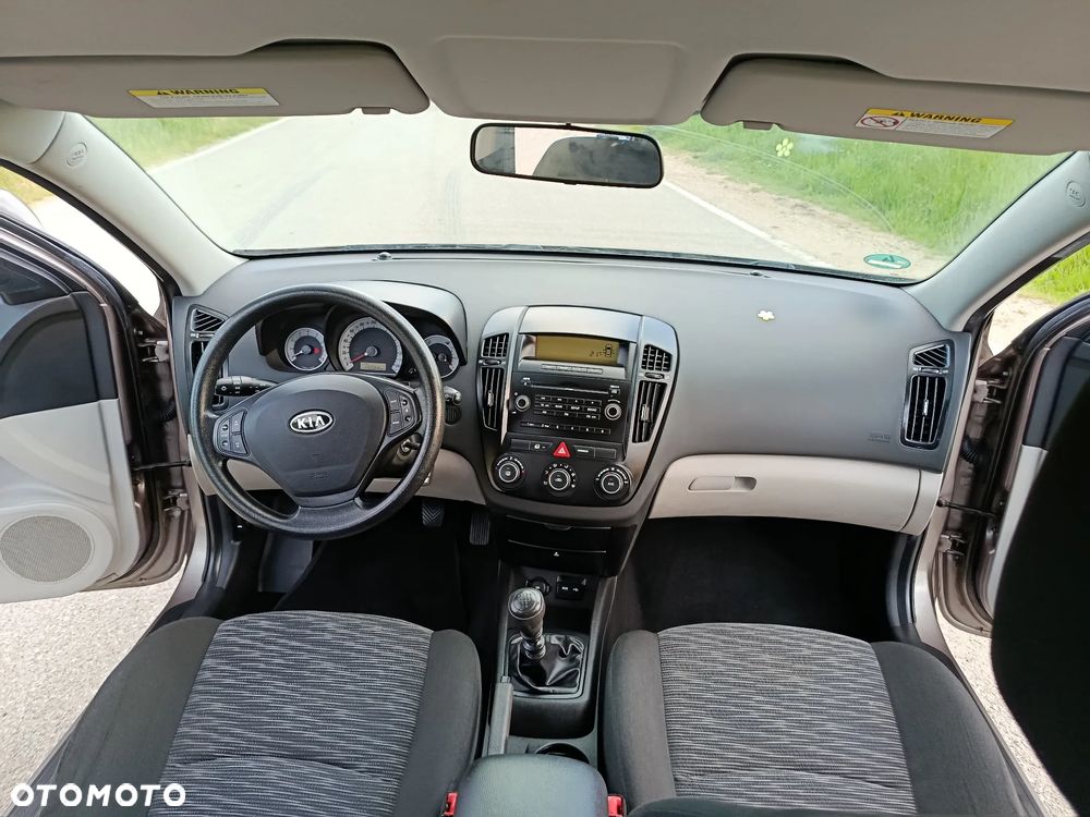 Kia Ceed 1.4 CVVT LX Basis - 32