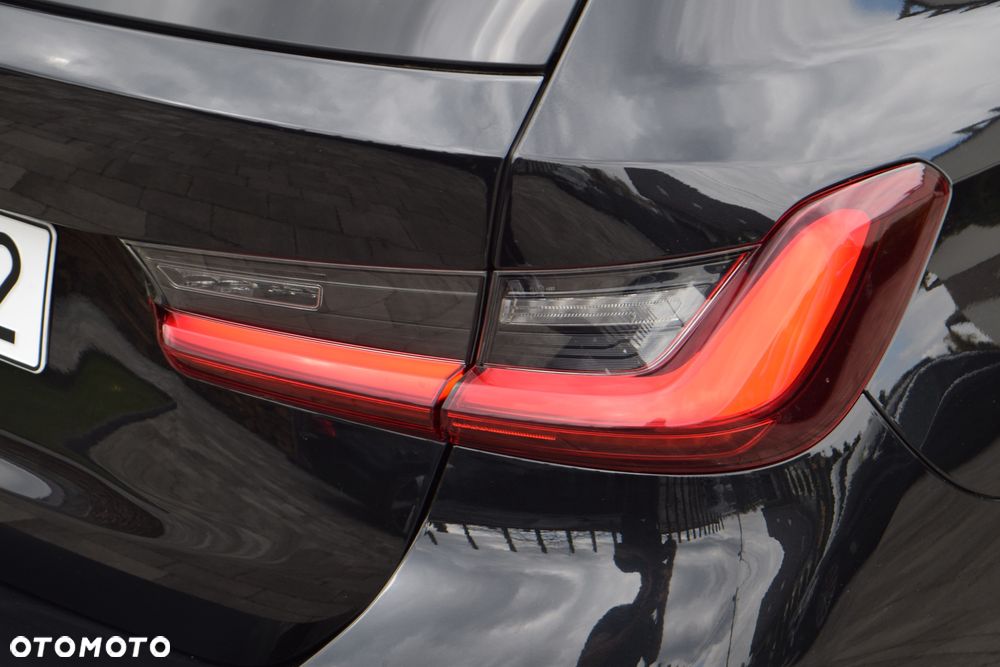 BMW Seria 3 320d xDrive M Sport sport - 34