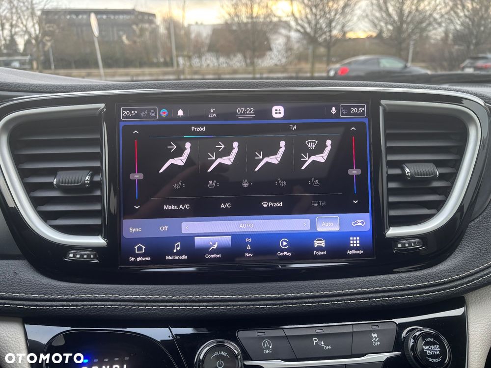 Chrysler Pacifica - 12