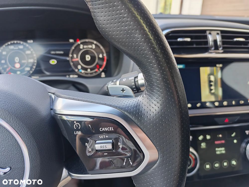 Jaguar XE 2.0 D180 AWD R-Dynamic SE - 28