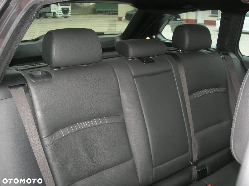 BMW Seria 5 530d xDrive Sport-Aut Luxury Line - 26