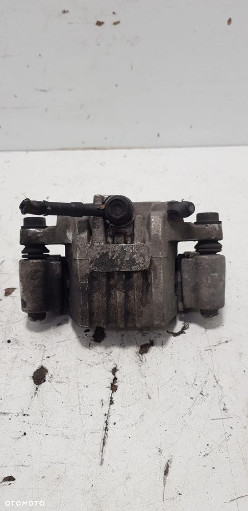 SYM GTS EVO 300i Tylny Zacisk Hamulcowy - 2