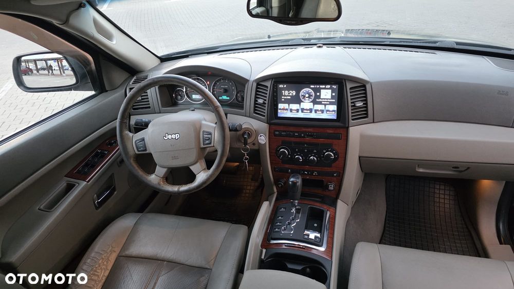 Jeep Grand Cherokee - 40