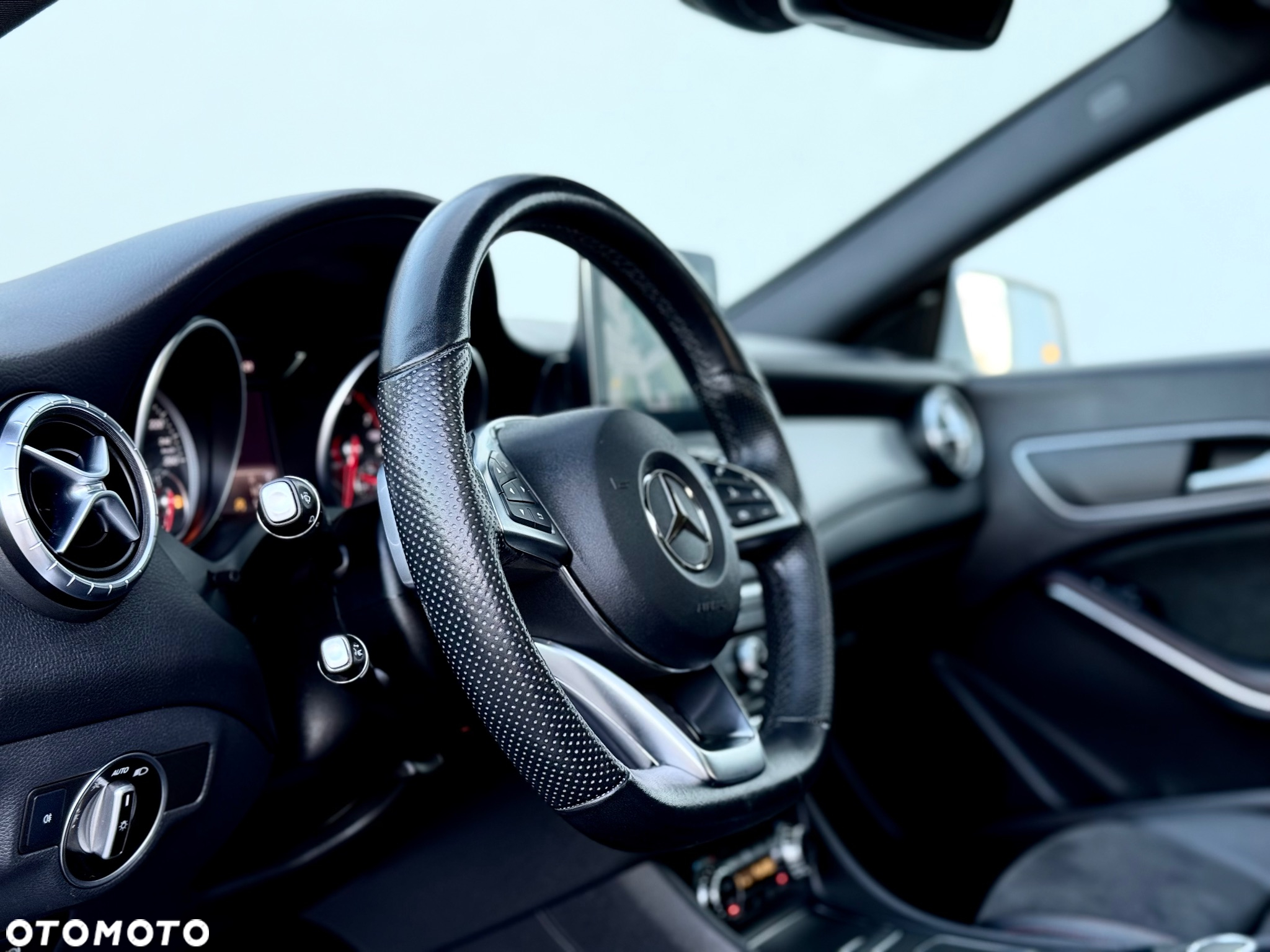 Mercedes-Benz CLA 200 7G-DCT AMG Line - 26
