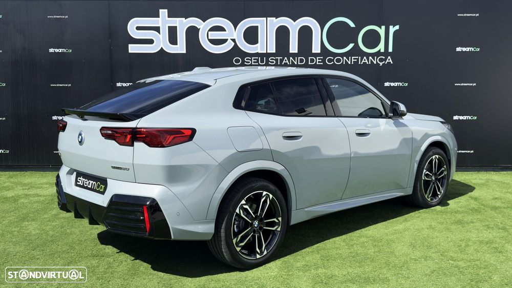 BMW iX2 eDrive20 Pack Desportivo M Pro - 9