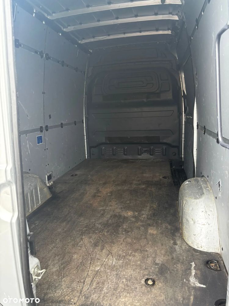 Mercedes-Benz Sprinter - 8