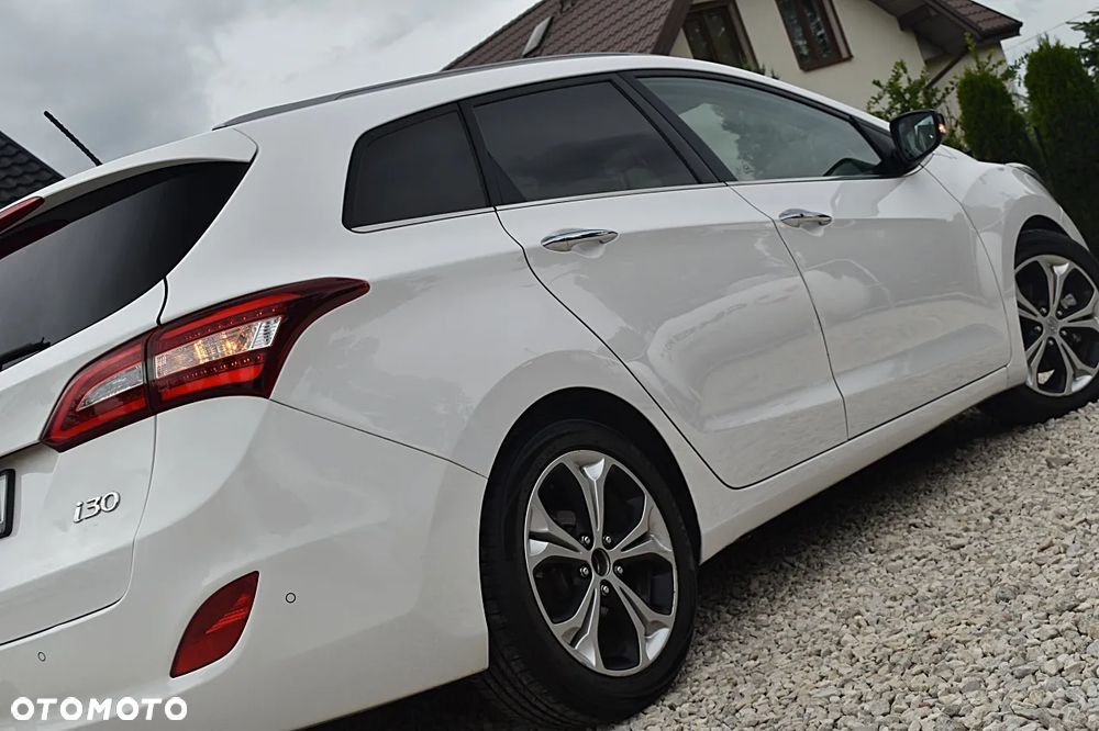 Hyundai i30 i30cw 1.6 CRDi Fifa World Cup Edition - 35