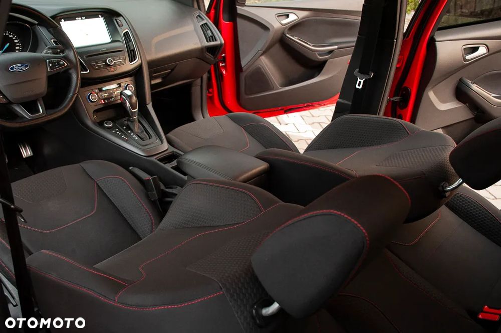 Ford Focus SW 1.5 EcoBoost S&S ST-LINE - 22