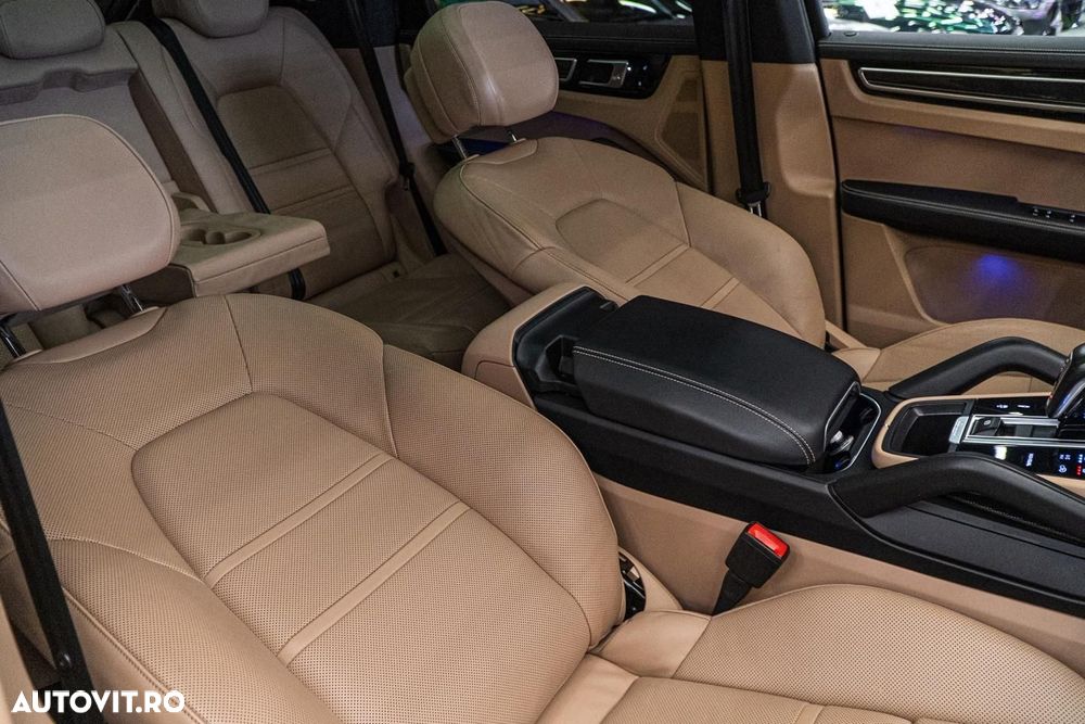 Porsche Cayenne E-Hybrid Tiptronic S Platinum Edition - 40