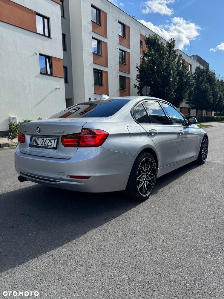 BMW Seria 3 328i Touring xDrive Sport Line - 13