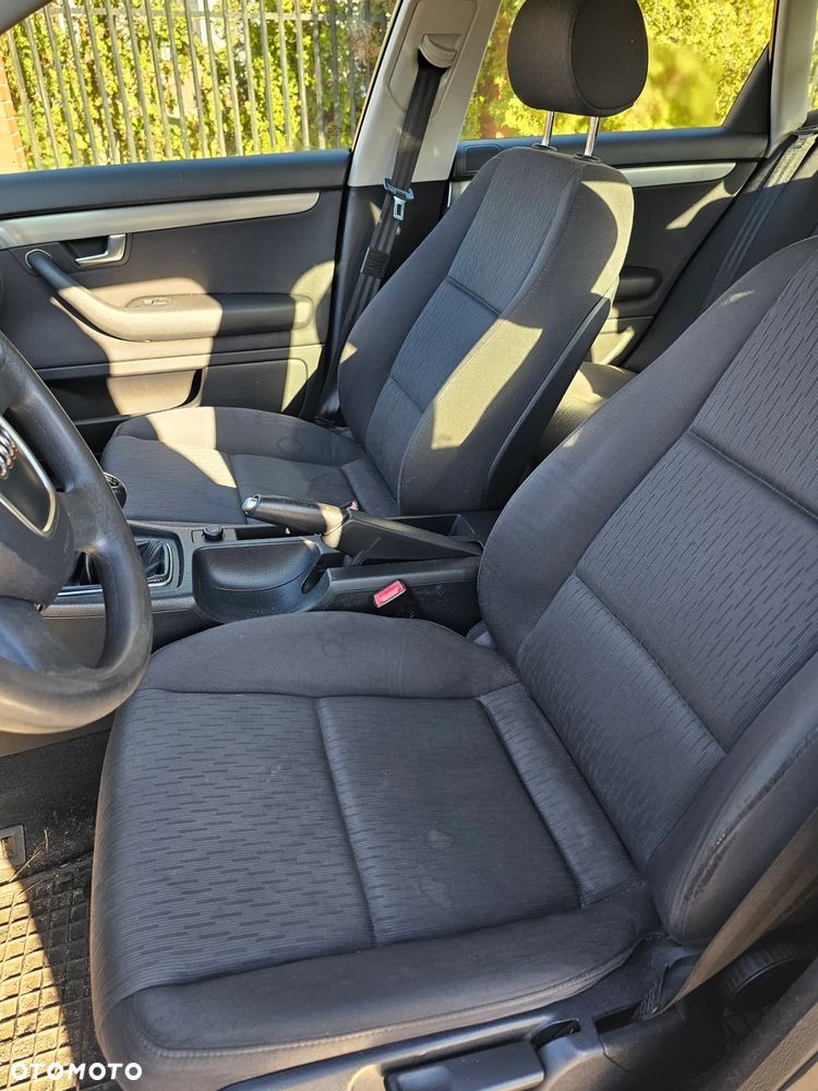 Audi A4 Limousine - 4