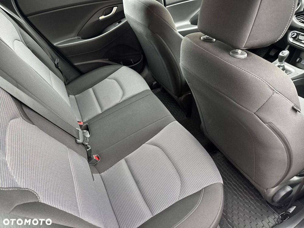 Hyundai i30 1.5 DPI Classic + - 33