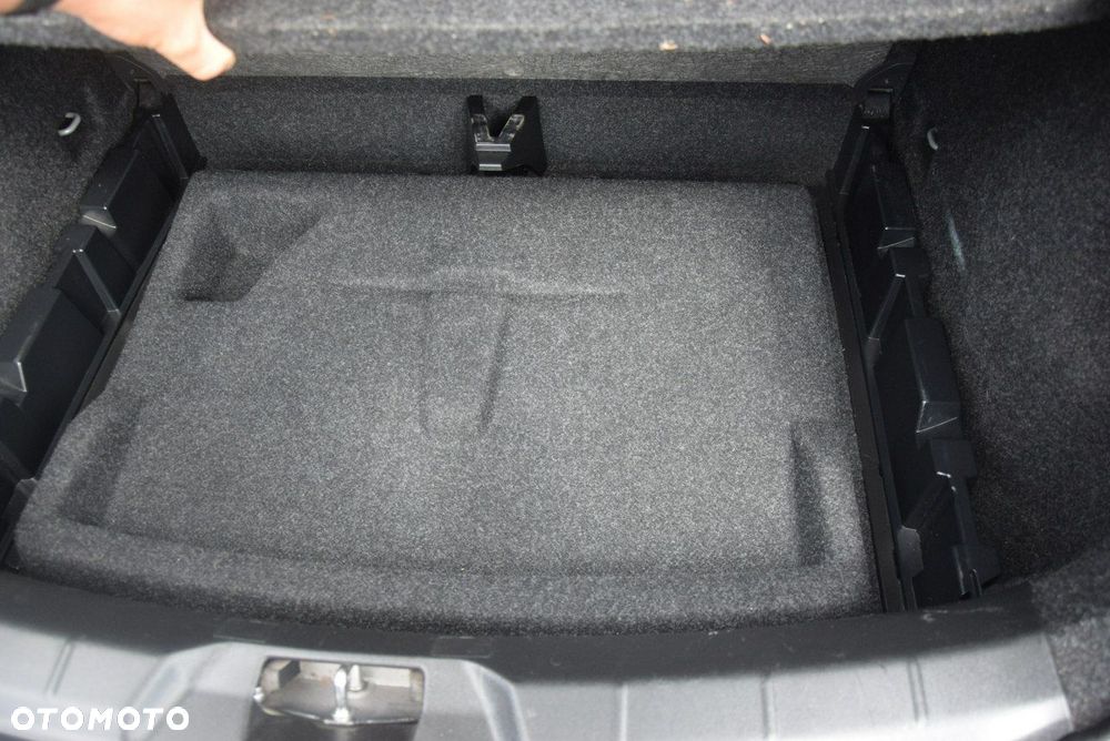 Volvo V40 Cross Country D2 Momentum - 24