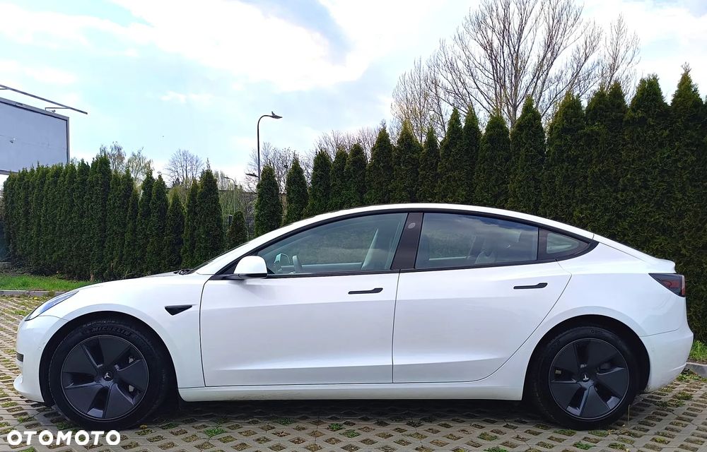 Tesla Model 3 - 3
