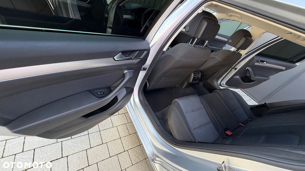 Volkswagen Passat - 22