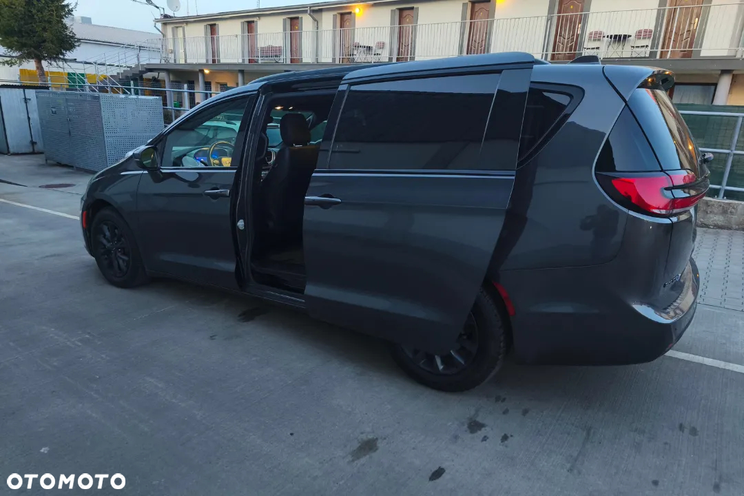 Chrysler Pacifica - 37