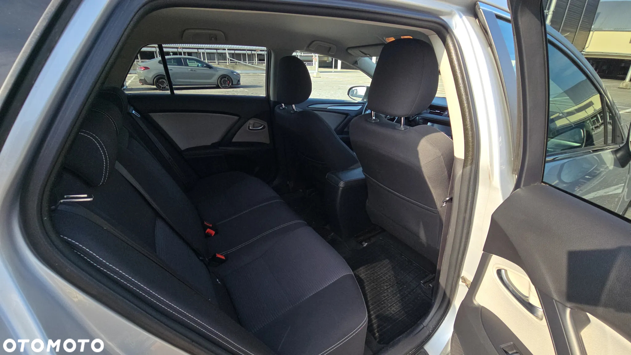 Toyota Avensis 2.0 D-4D Premium - 21