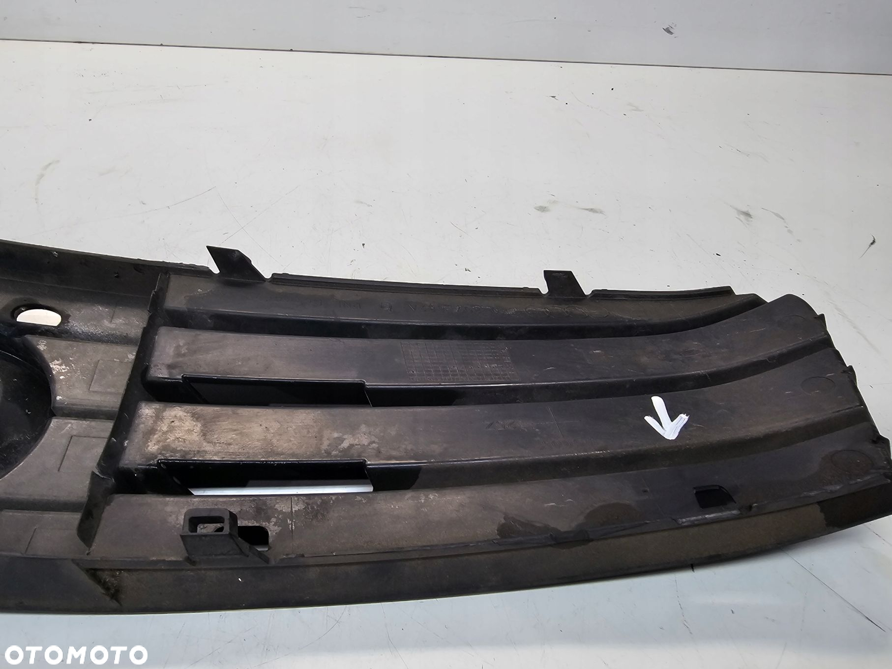 KRATKA ATRAPA ZDERZAKA PRAWA AUDI A4 B8 8K0807682A - 8