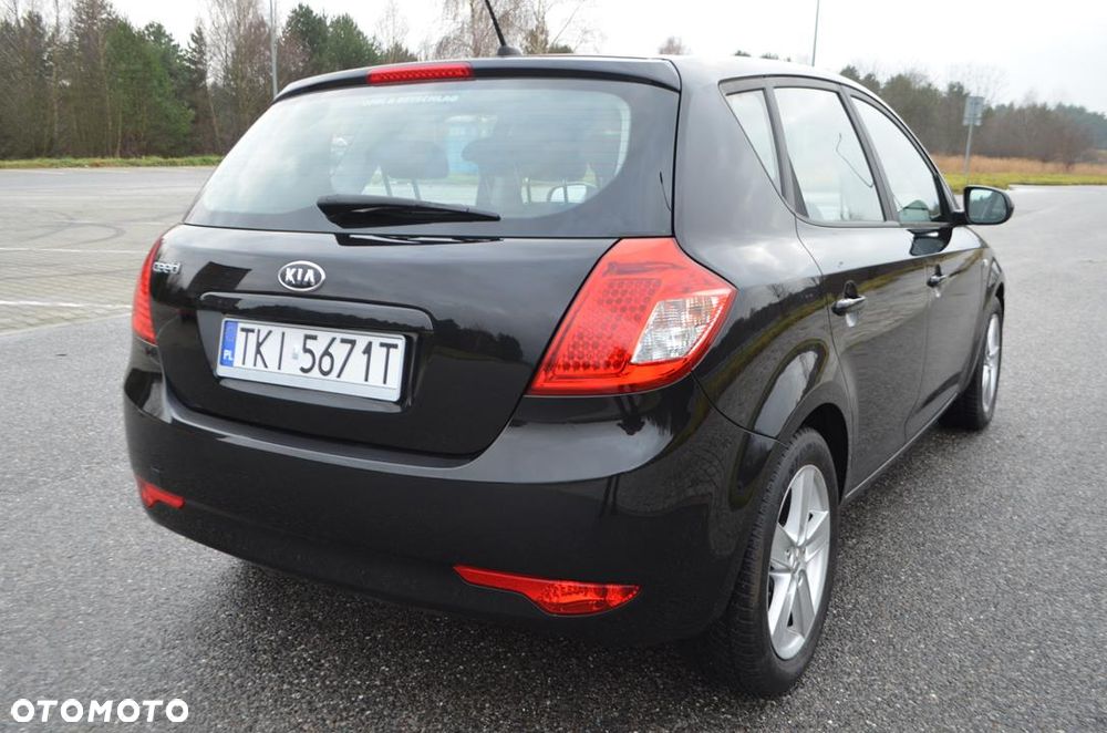 Kia Ceed - 16