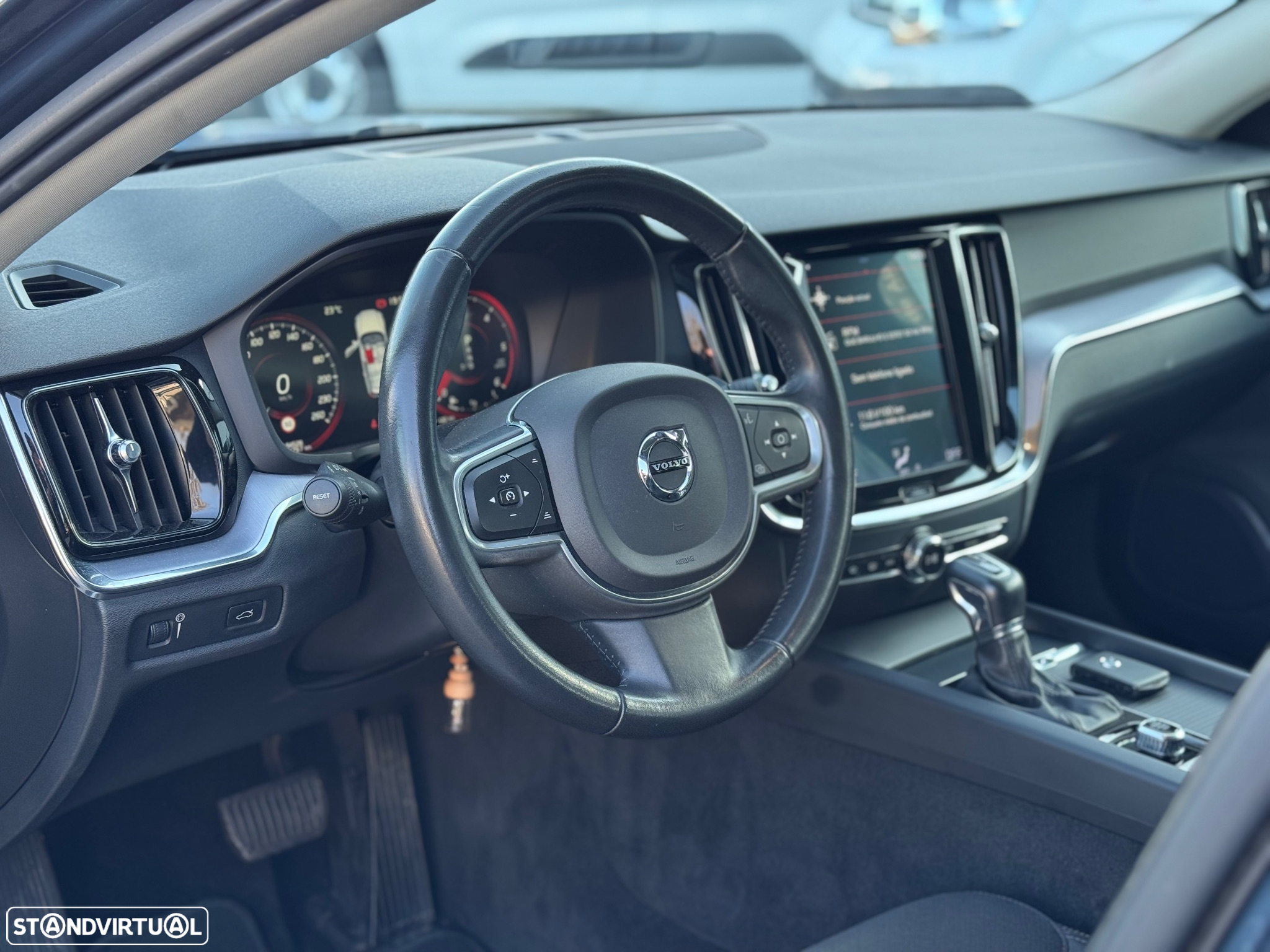 Volvo V60 2.0 D3 Momentum Geartronic - 10