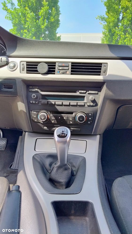 BMW Seria 3 318d DPF - 15