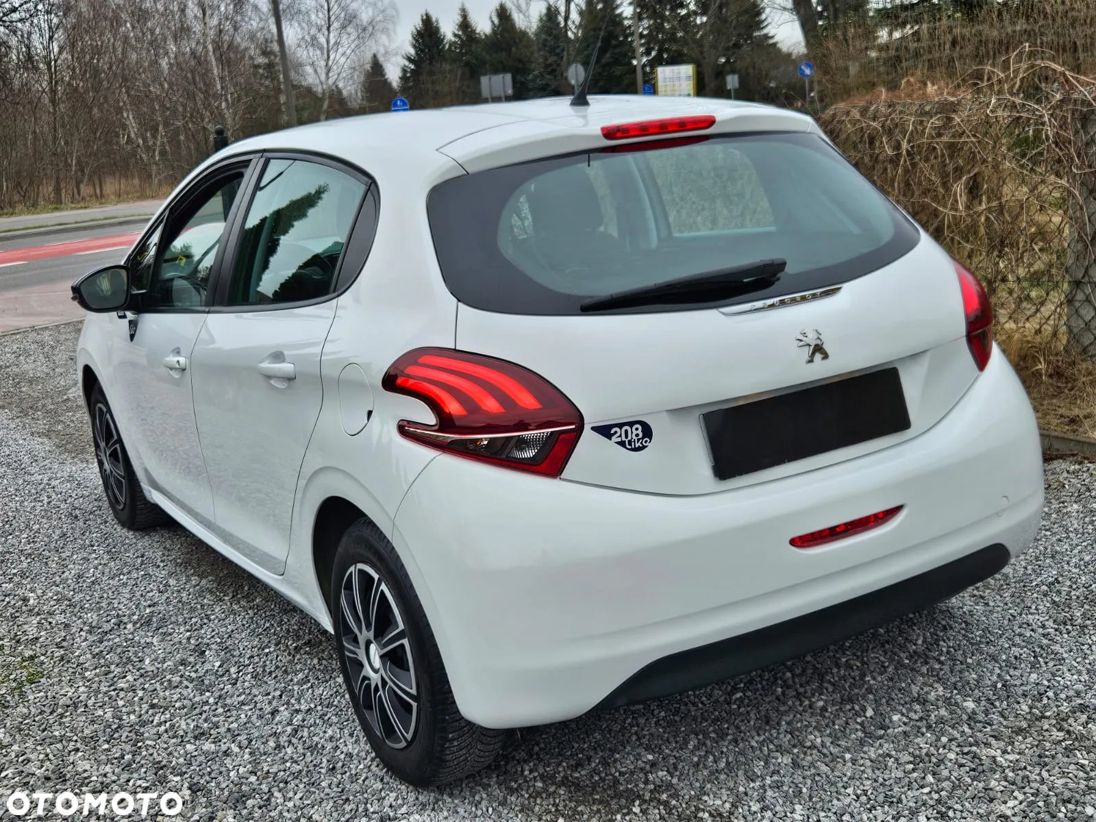 Peugeot 208 - 11