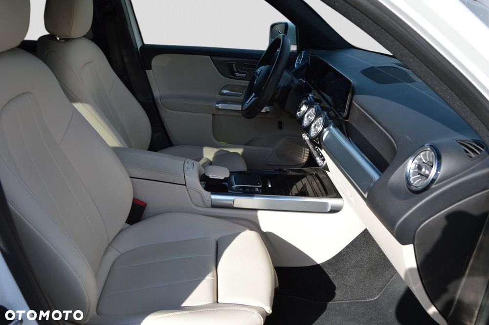 Mercedes-Benz GLB - 25
