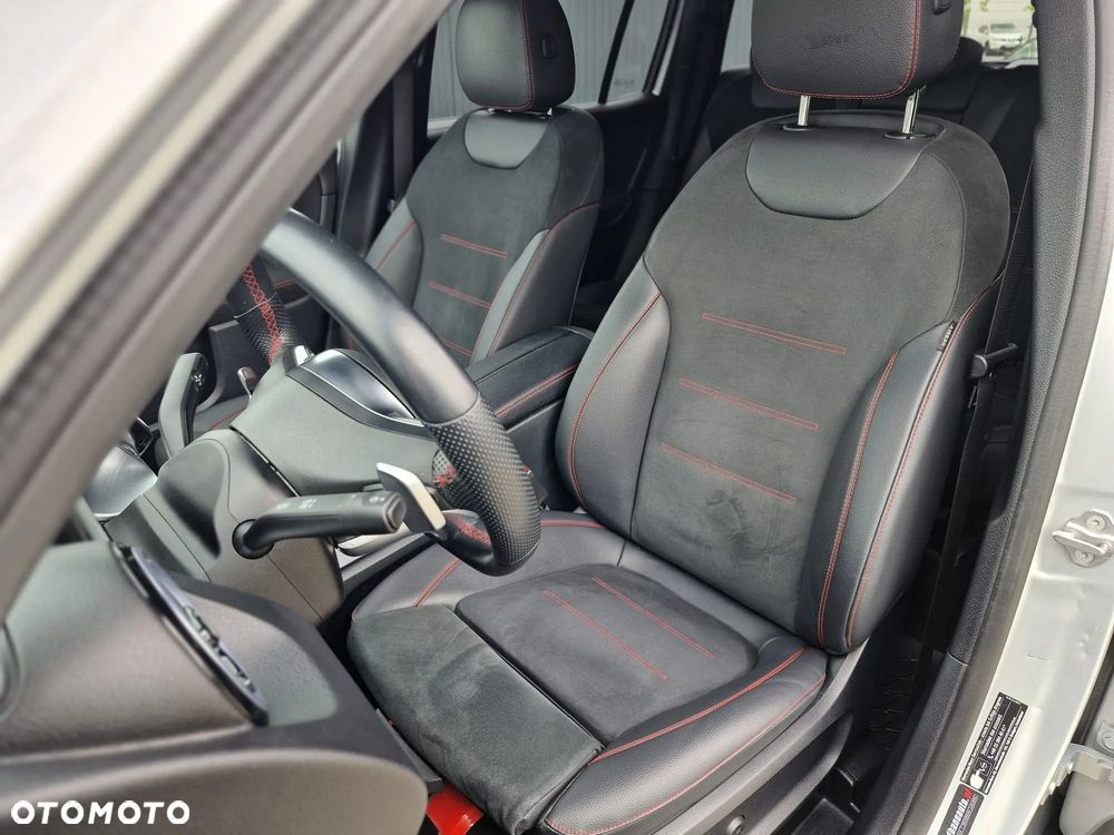 Mercedes-Benz GLB 200 4-Matic AMG Line 8G-DCT - 12