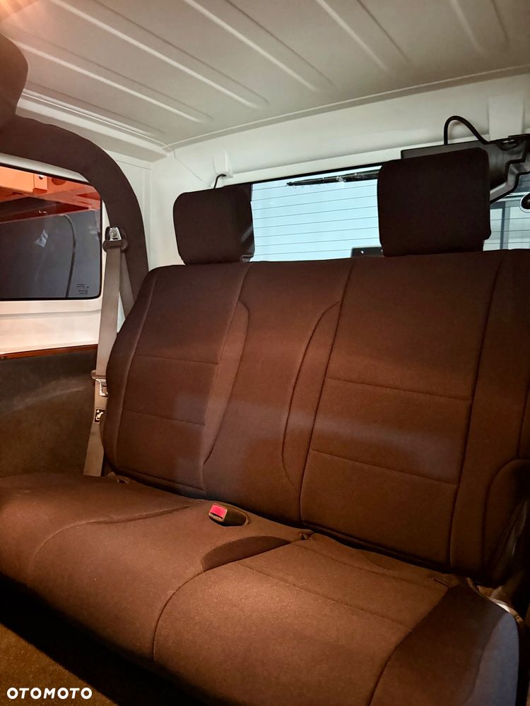 Jeep Wrangler 3.8 Sahara - 36