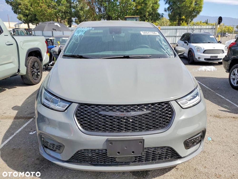 Chrysler Pacifica - 8