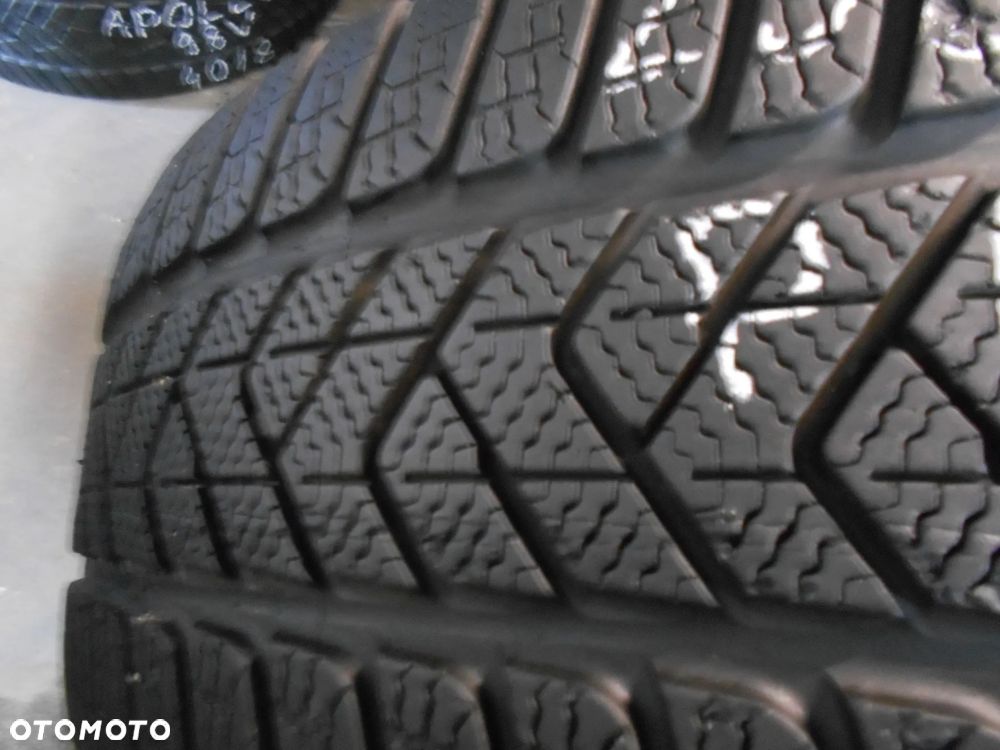 OPONA POJEDYNKA 235/50R18 PIRELLI WINTER SOTTO ZERO 3 MGT DOT 3915 8MM - 2