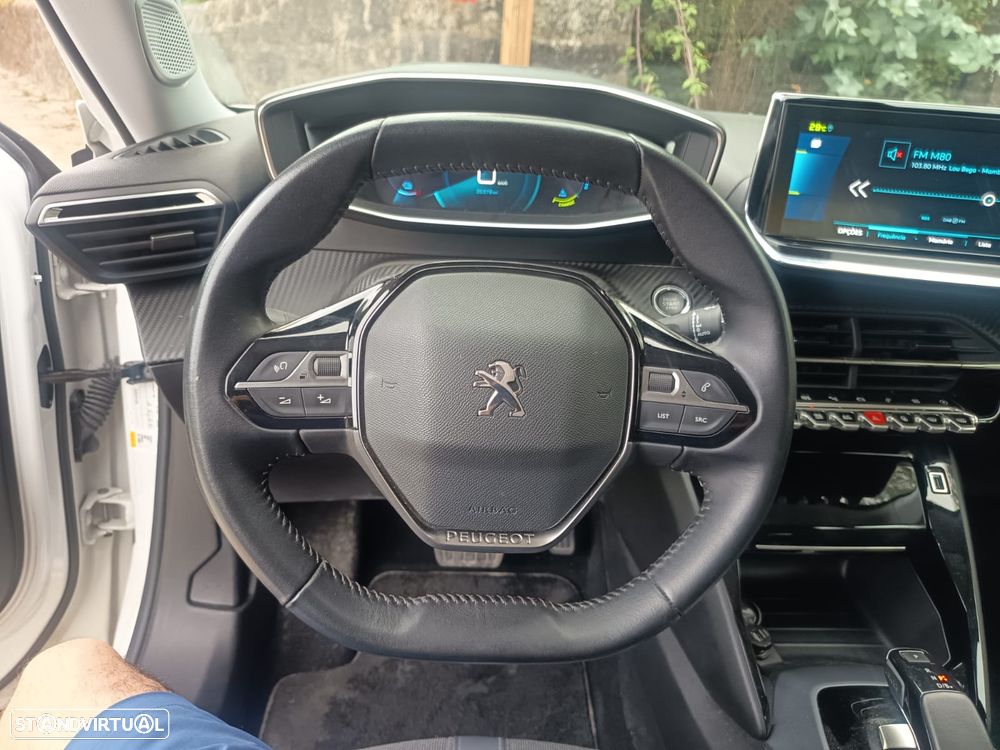 Peugeot e-2008 Allure - 10