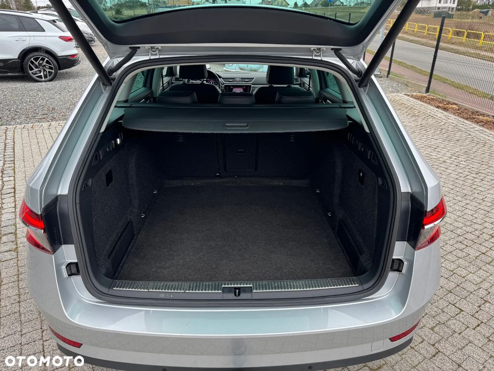 Skoda Superb 2.0 TDI DSG Ambition - 40