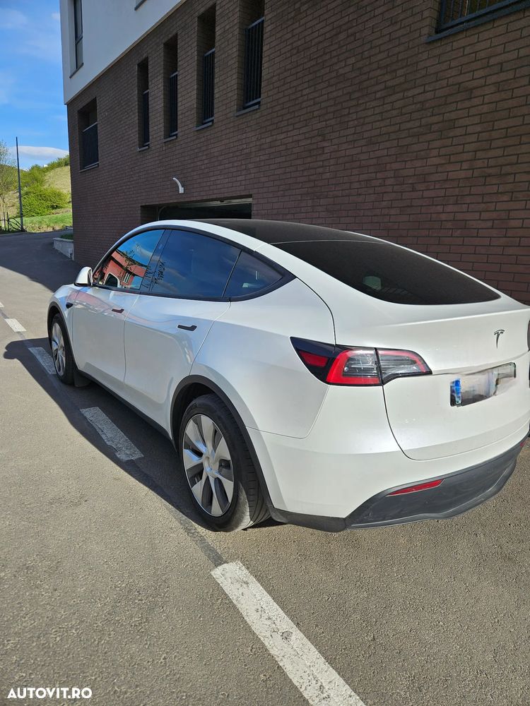 Tesla Model Y AWD Performance - 4