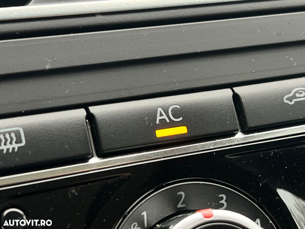 Volkswagen Touran 2.0 TDI Comfortline - 29