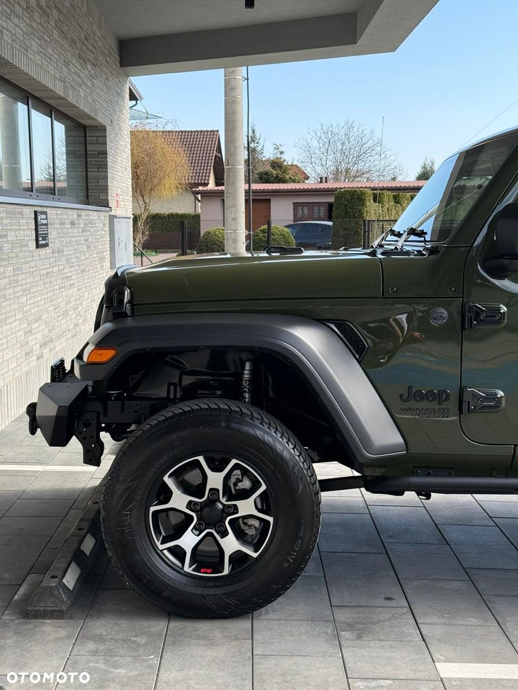 Jeep Wrangler - 12