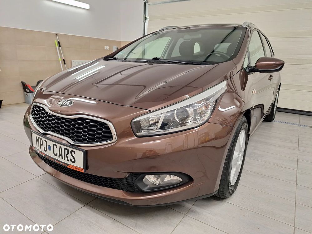 Kia Ceed 1.6 GDI Fifa World Cup Edition - 4