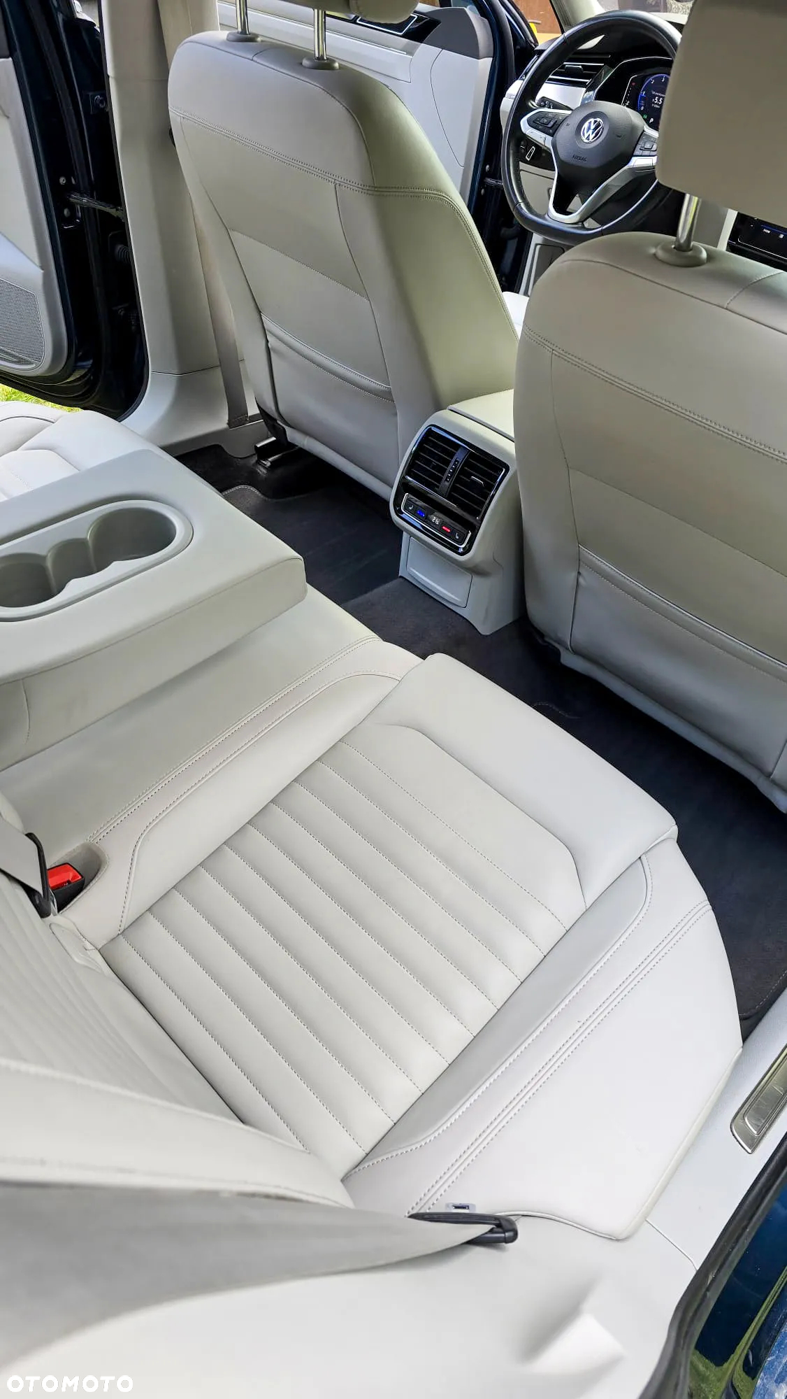 Volkswagen Passat - 24