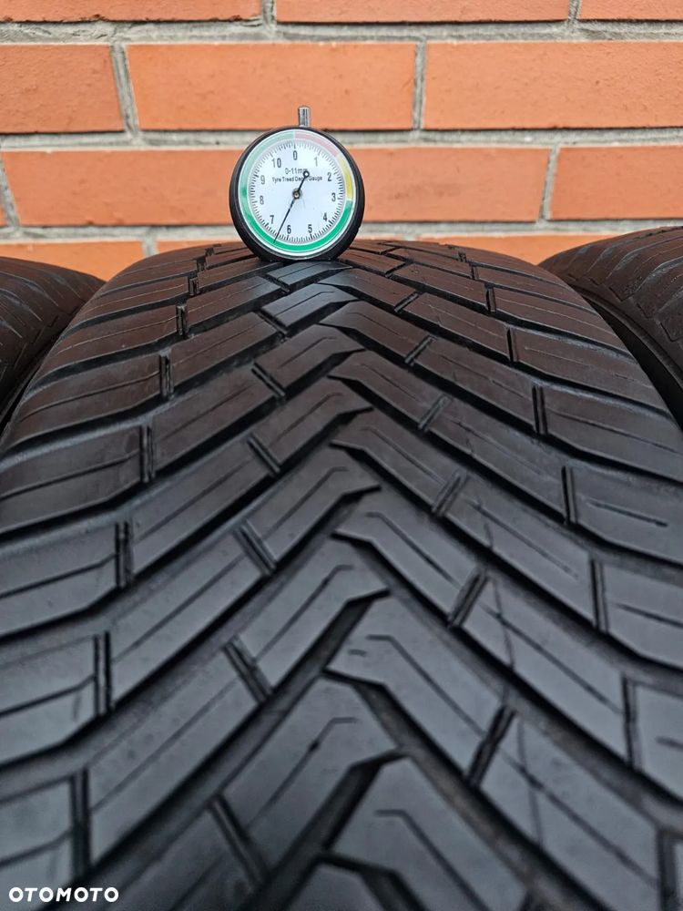 (A41) 235/55R18 100V 5-6mm 19r / Continental AllSeasonContact - 7