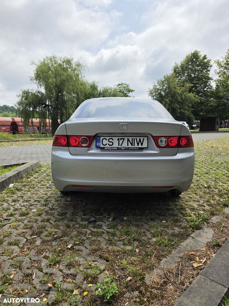 Honda Accord 2.0 i 4 Door Aut LS - 2