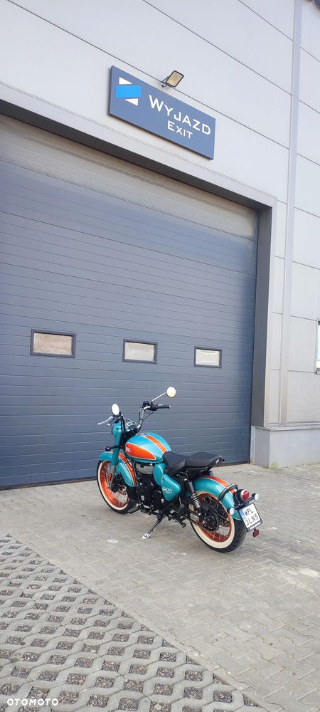 Royal Enfield Classic - 2