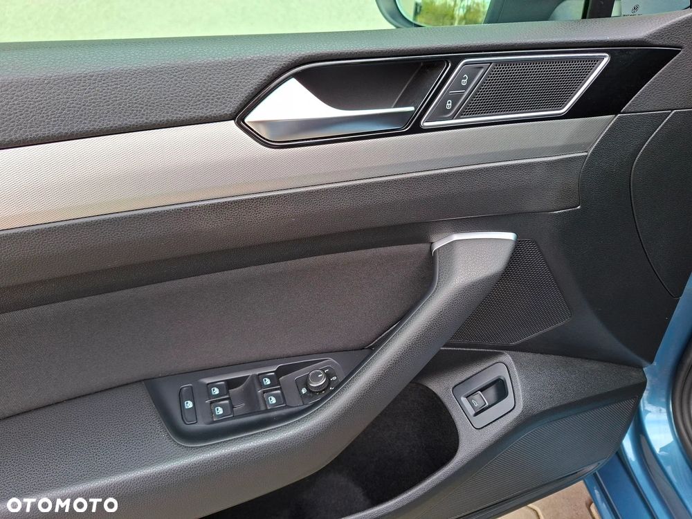 Volkswagen Passat - 33