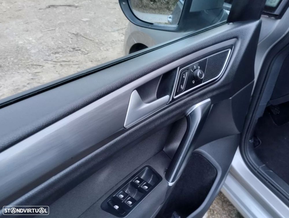 VW Golf 1.6 TDI Confortline - 21