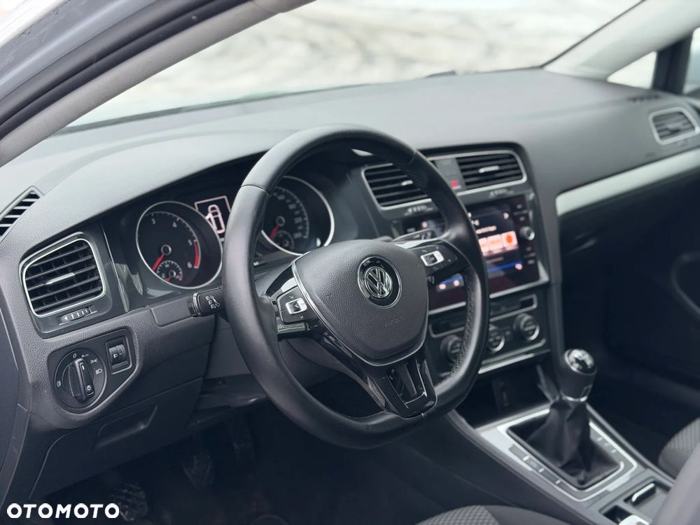 Volkswagen Golf - 10