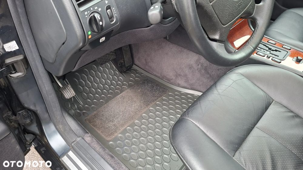 Mercedes-Benz Klasa E - 32